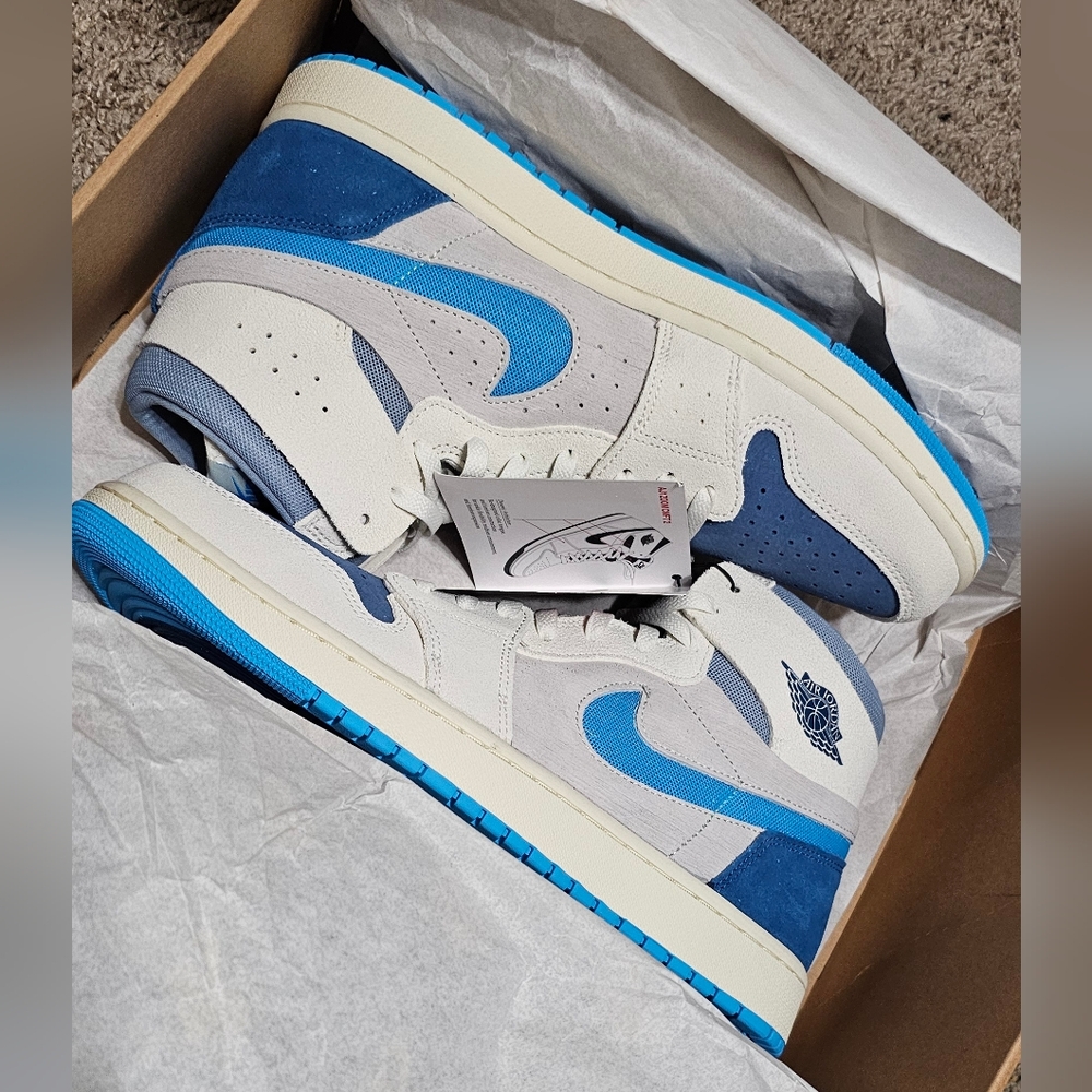 NIB JORDAN 1 dark powder blue